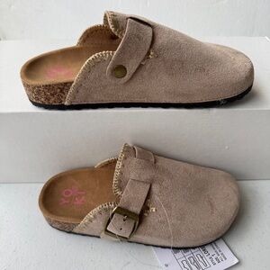 YOKI Girls Size 1 Lorenna-13Y Taupe Faux Suede Buckle Comfort Clog Slippers